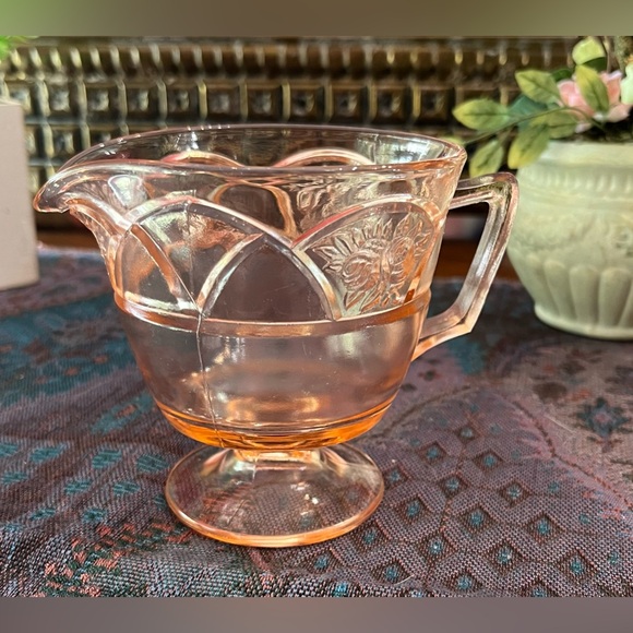 Federal Depression Rosemary "Dutch Rose" Pink Handled & Footed Creamer - Picture 4 of 12